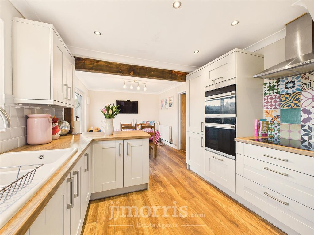 Property photo 3 of 28