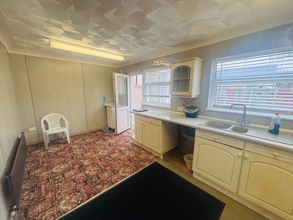 Additional image 4 of 3 bed semi-detached house to rentCeiriog Close, Barry CF63