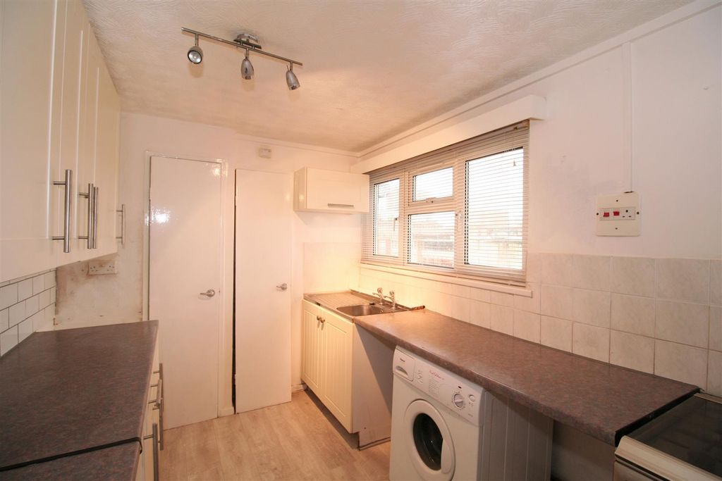 Property photo 3 of 10 Kitchen.Jpg
