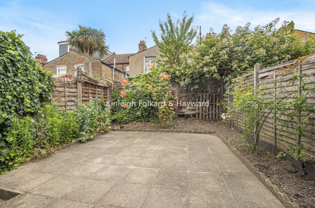 Property photo 2 of 6 0650E919-32Fd-4F2d-A