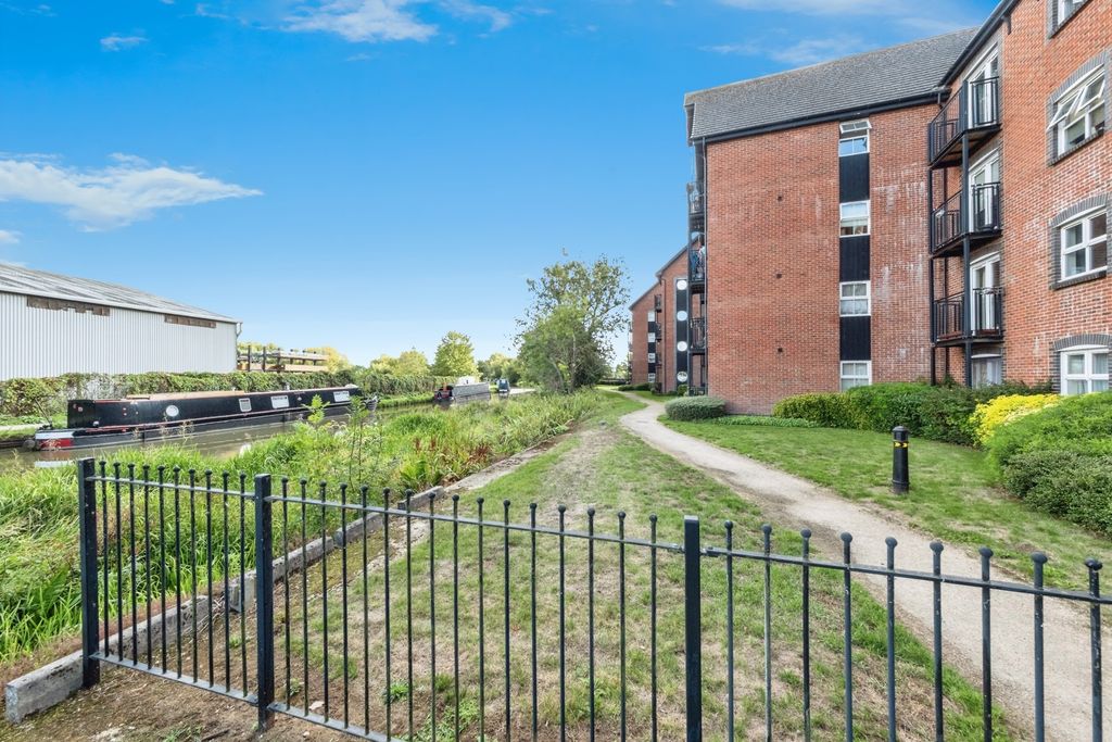 Additional image 12 of 2 bed flat for saleThe Wharf, Leighton Buzzard, Bedfordshire LU7