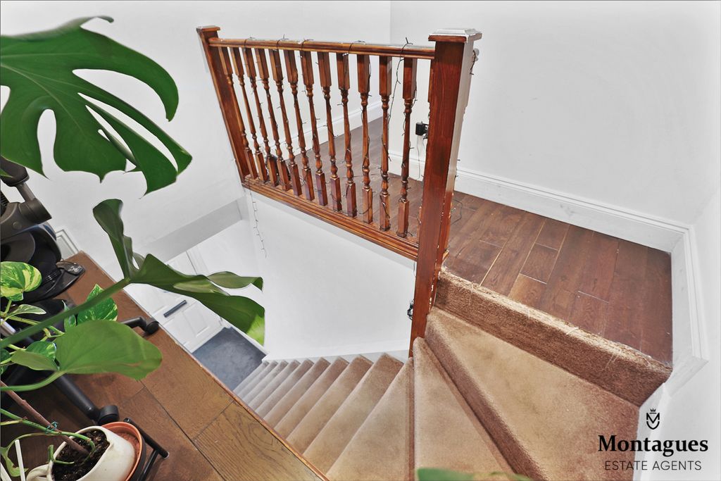 Additional image 21 of 2 bed flat for saleHemnall Street, Epping CM16