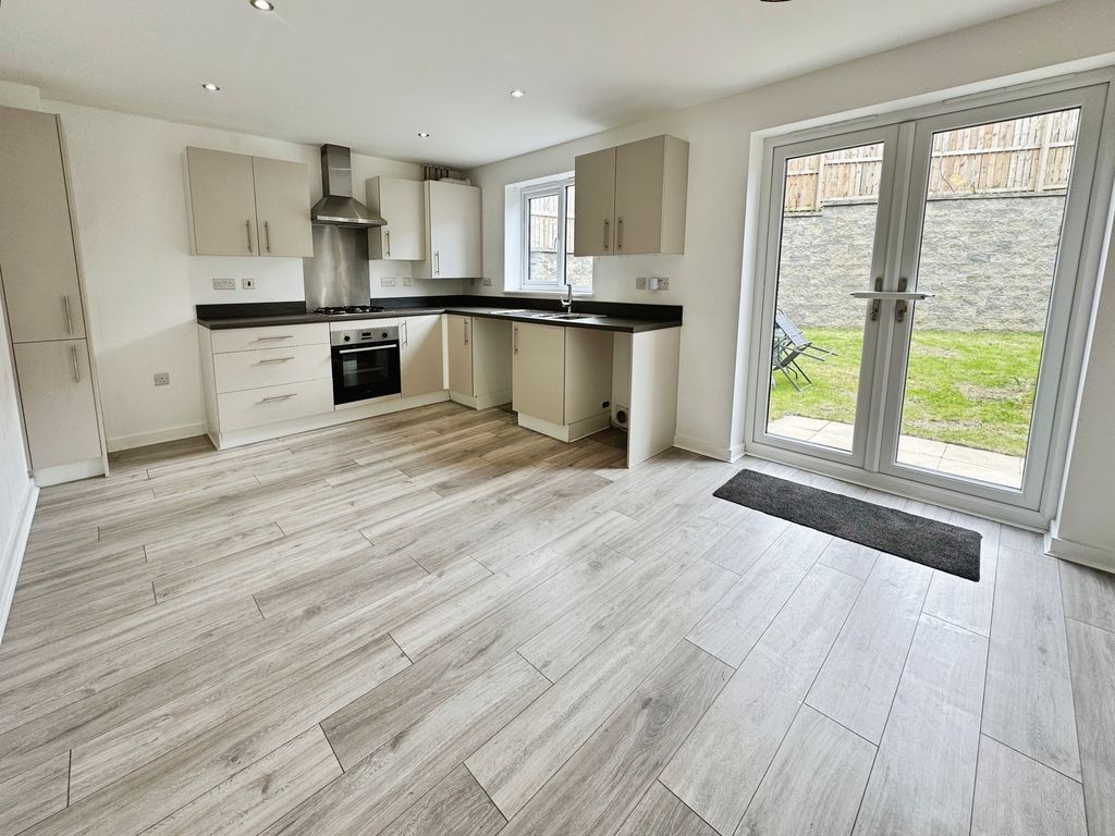 Property photo 2 of 9 Photo 8