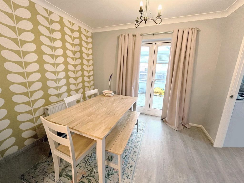 Property photo 3 of 9 Dining Room