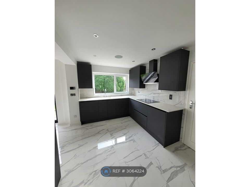 Property photo 3 of 16 Kitchen