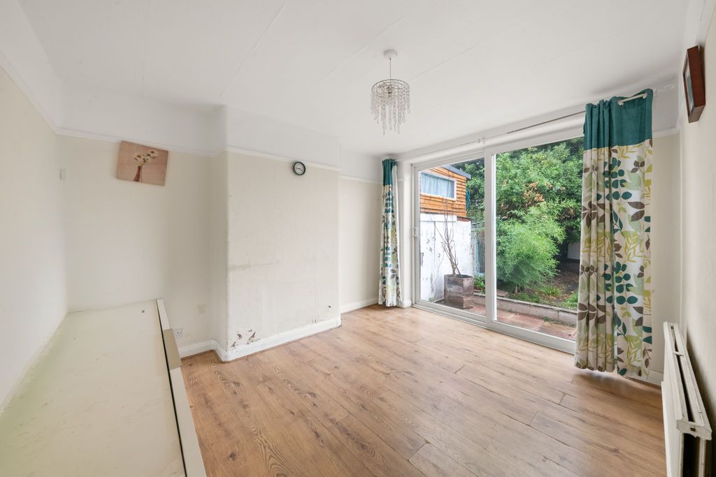 Property photo 3 of 15 Photo 9