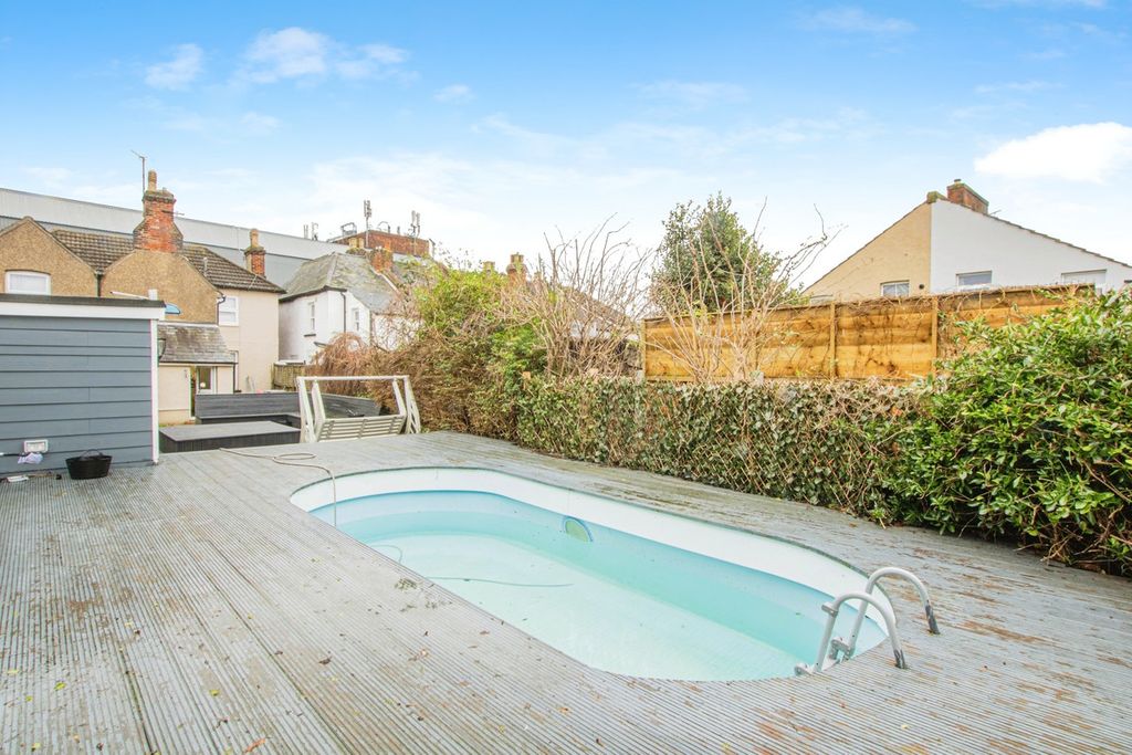 Property photo 2 of 19