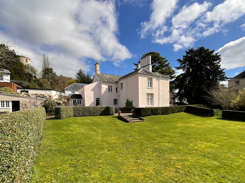 Property photo 2 of 32