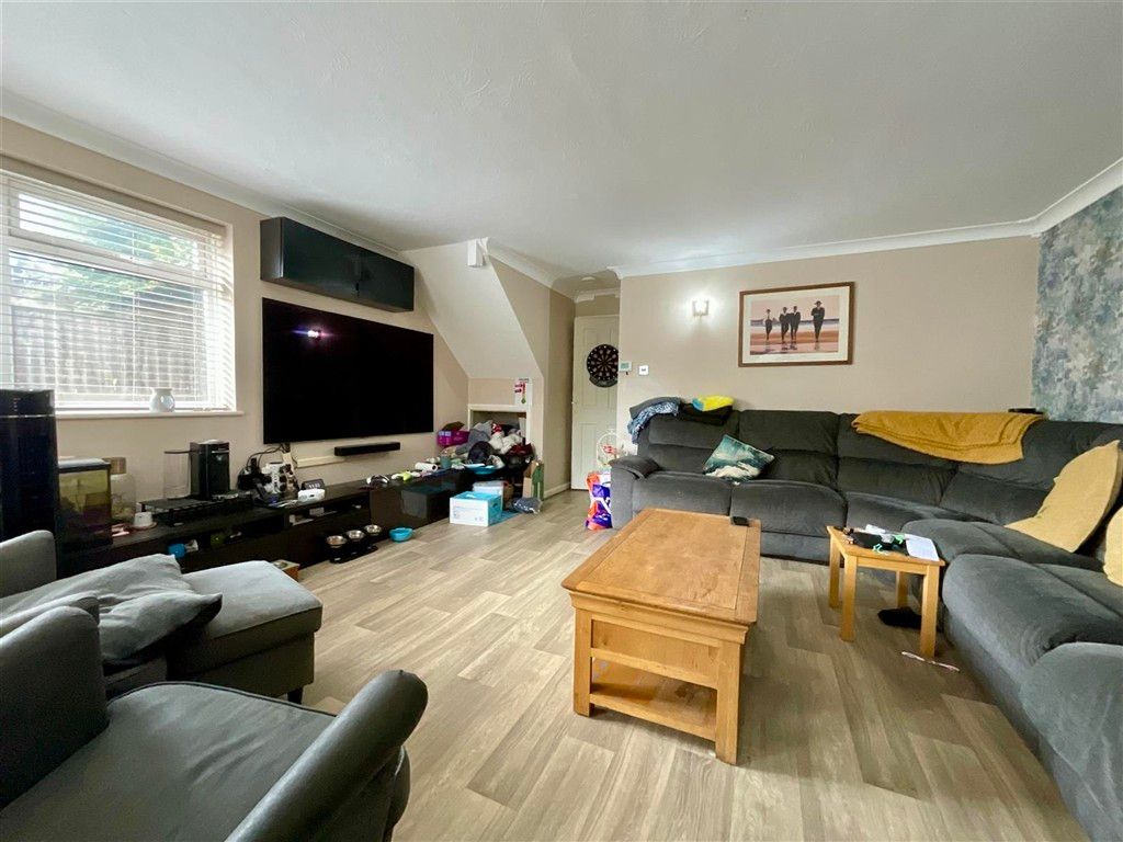 Property photo 2 of 9 Lounge