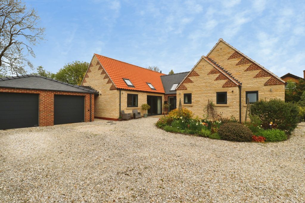 Property photo 1 of 27