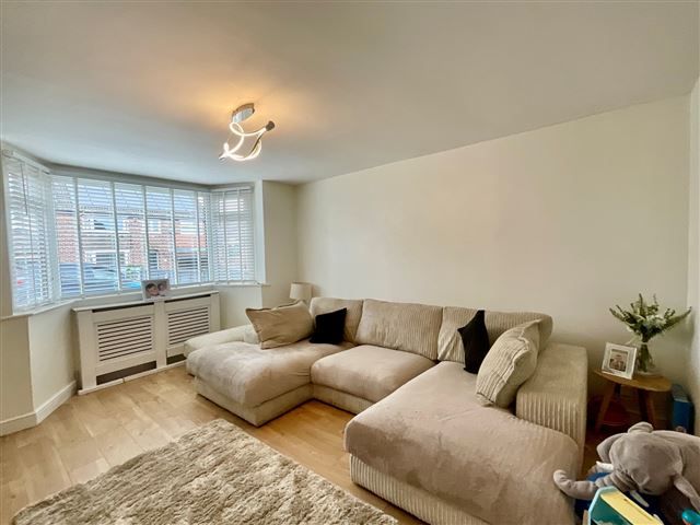 Property photo 3 of 21 Lounge