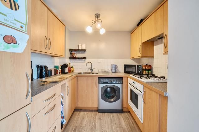 Property photo 3 of 10 Kitchen