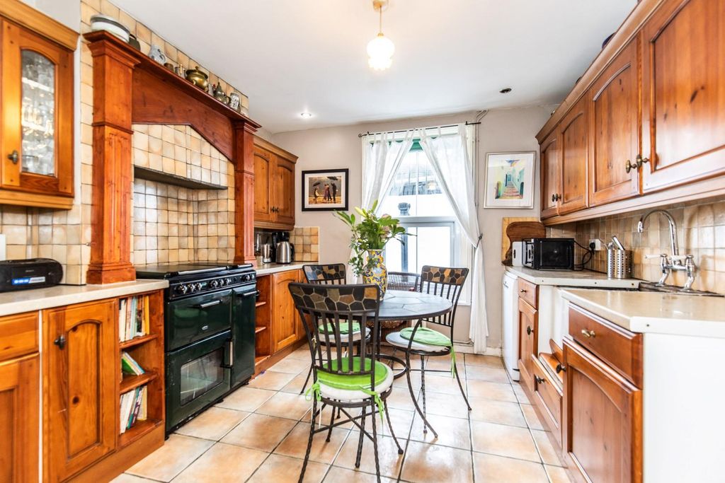 Property photo 3 of 27 Arundel Street-56.Jpg