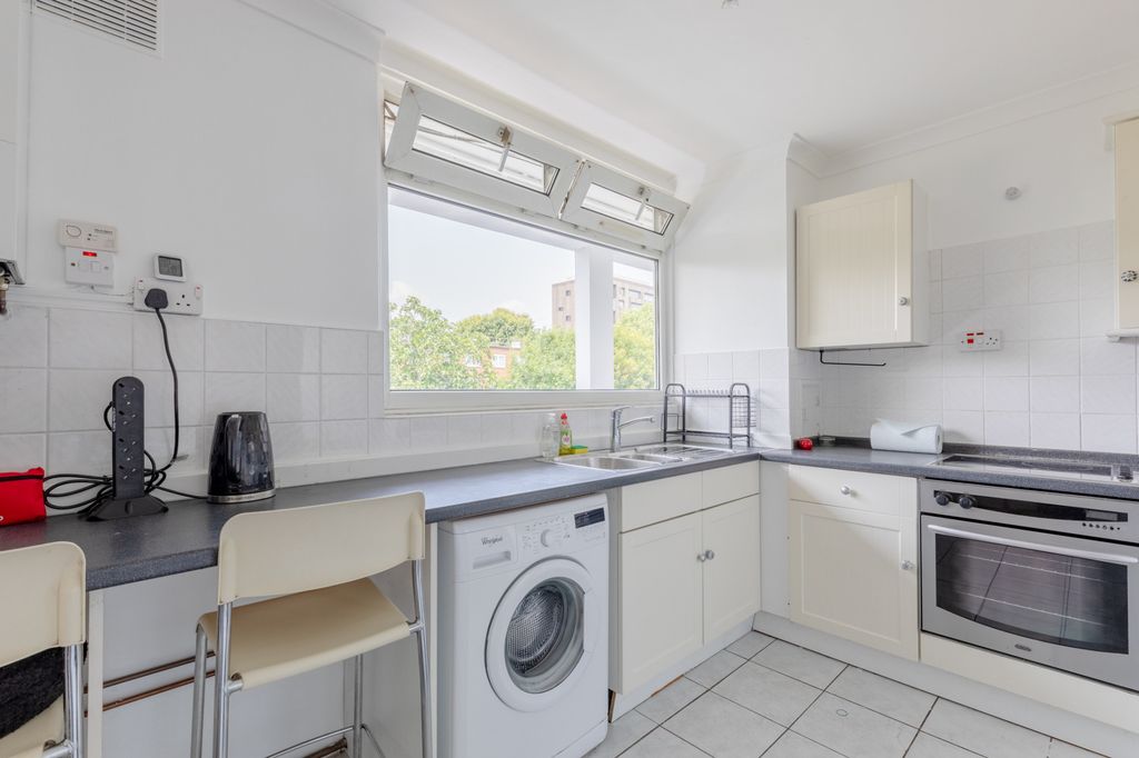 Property photo 2 of 33