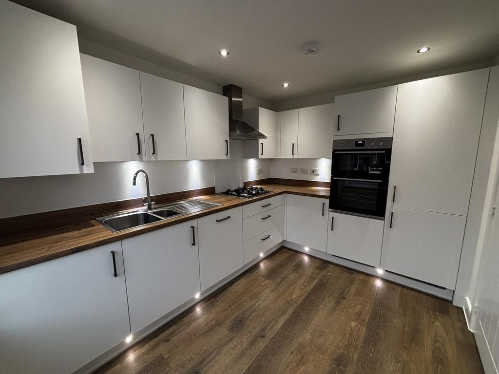 Property photo 2 of 20 Kitchen