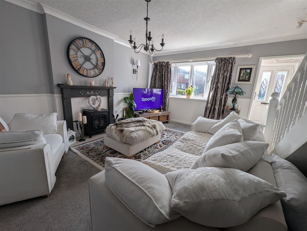 Property photo 3 of 14 Lounge