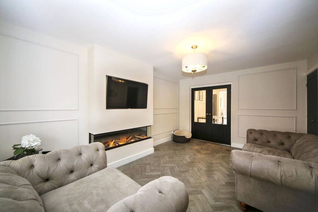 Property photo 3 of 25