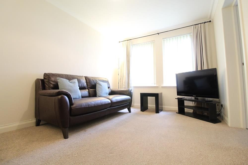 Property photo 1 of 8 Lounge