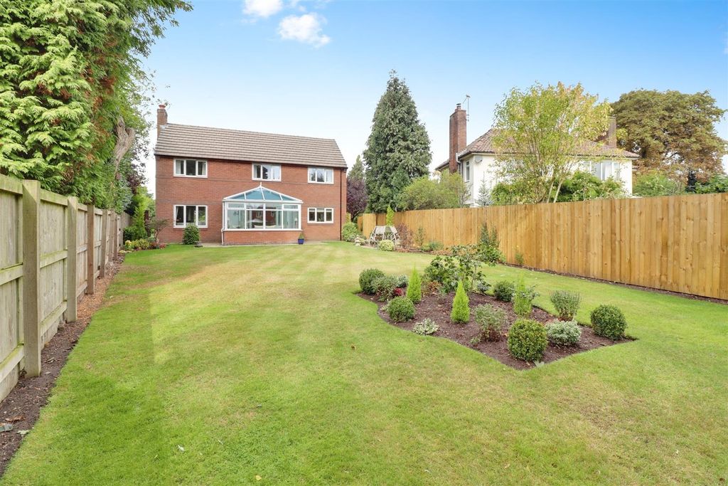 Property photo 2 of 28