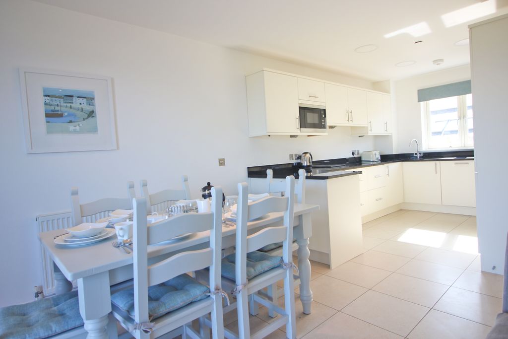Property photo 3 of 15 Dining/Kitchen