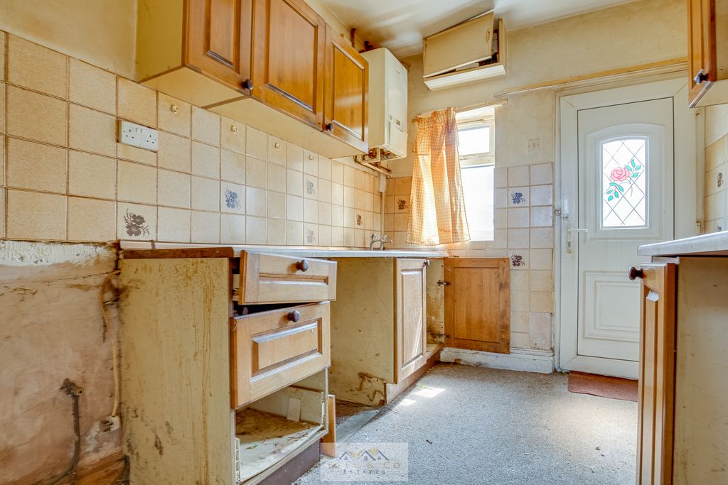 Property photo 2 of 17 Kitchen 1.1