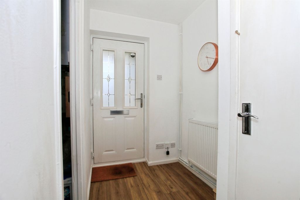 Property photo 2 of 17 Entrance Hall