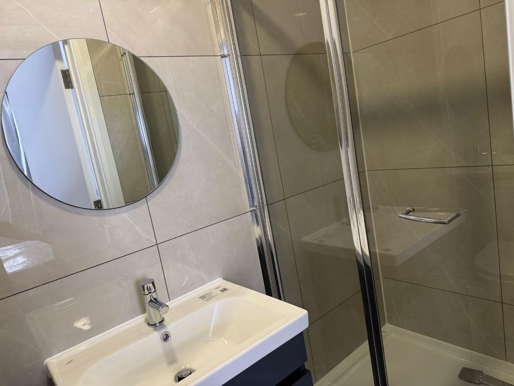 Property photo 3 of 3 Bathroompinner.Jpg