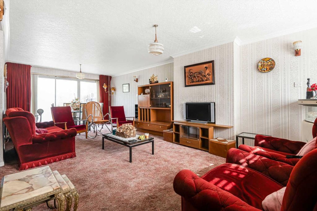 Property photo 2 of 15 Lounge / Dining Room (Pic 2)