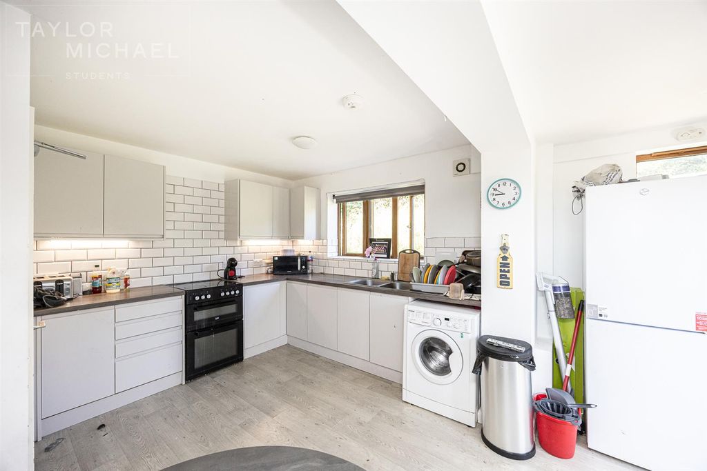 Property photo 2 of 13 Kitchen