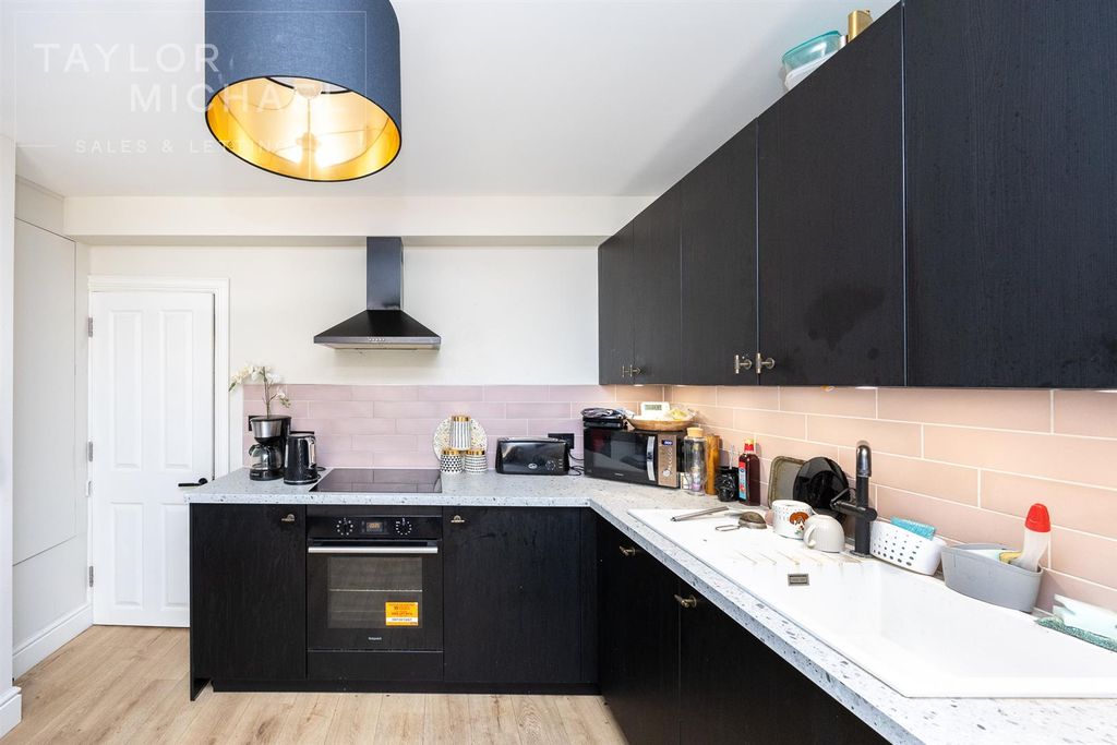 Property photo 1 of 12 Shared Kitchen