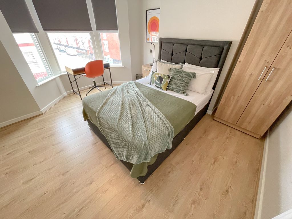 Property photo 2 of 10 48 Connaught