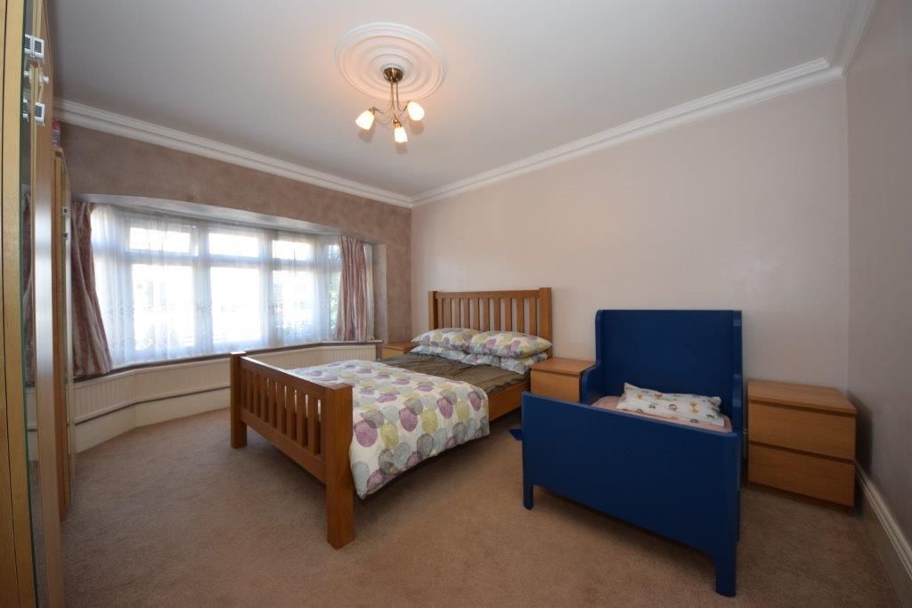 Property photo 2 of 8 Lord Avenue 33 (11)