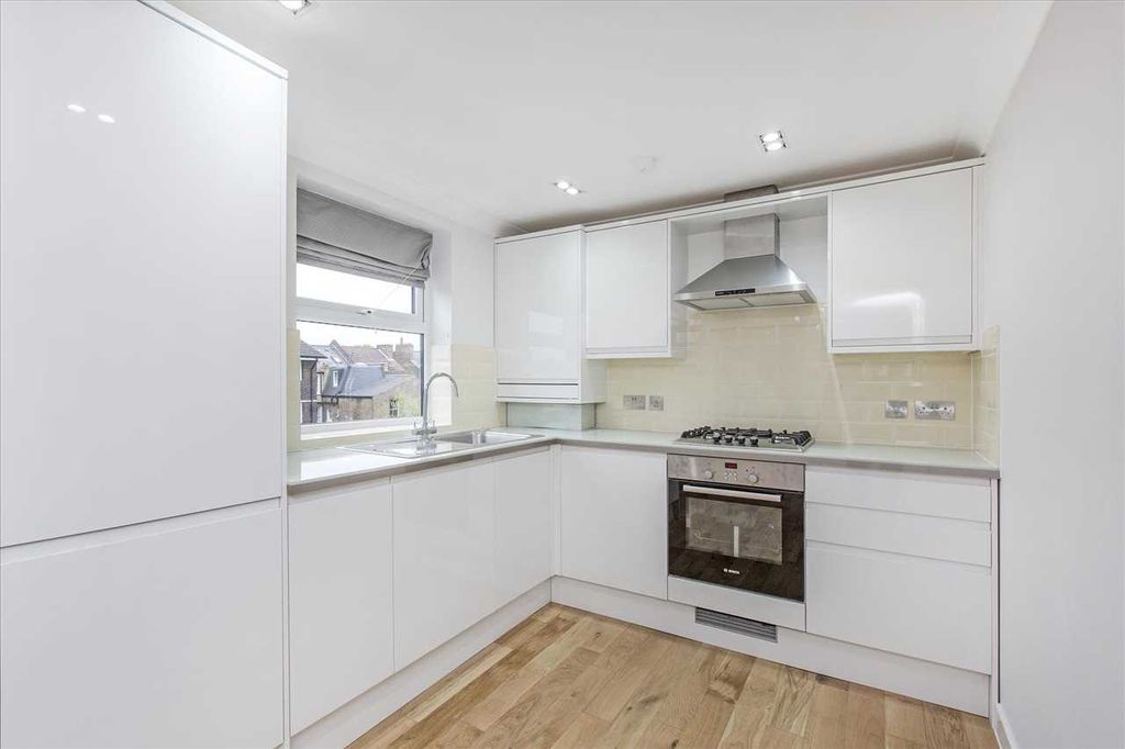 Property photo 3 of 6 Kitchen