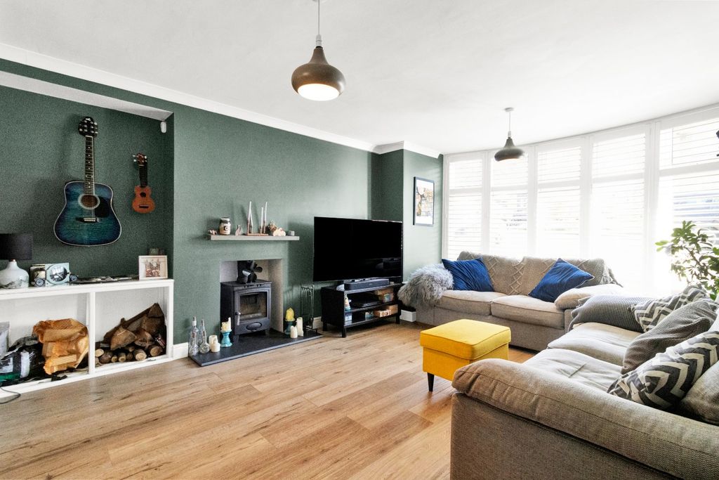 Property photo 3 of 31 Sitting Room