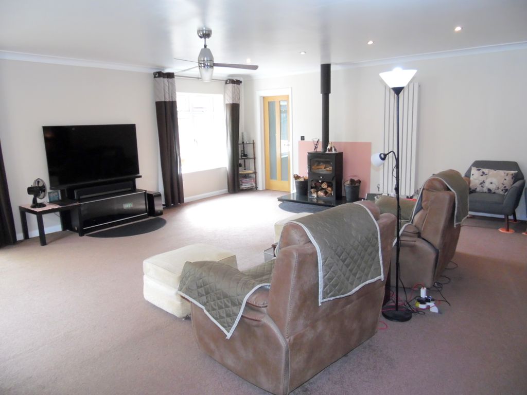 Property photo 3 of 58 Lounge
