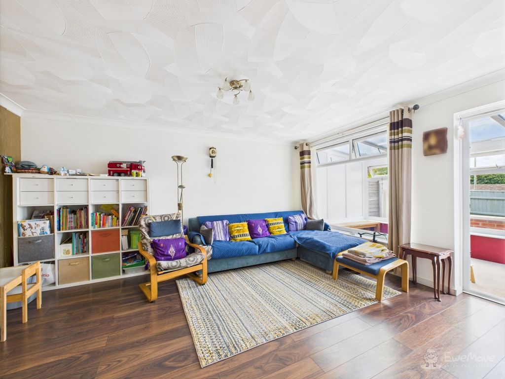 Property photo 3 of 26 Living Room- Mark Stephens Ewemove Newmarket And S