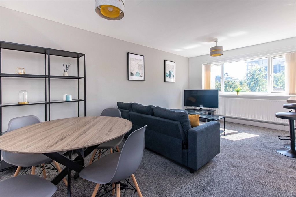 Property photo 1 of 12 (Main)