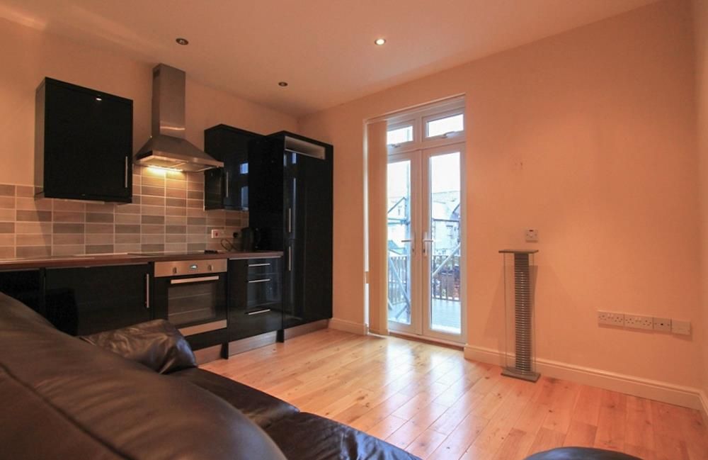 Property photo 2 of 6 3, 16 Marlborough Road Lr-3.Jpg