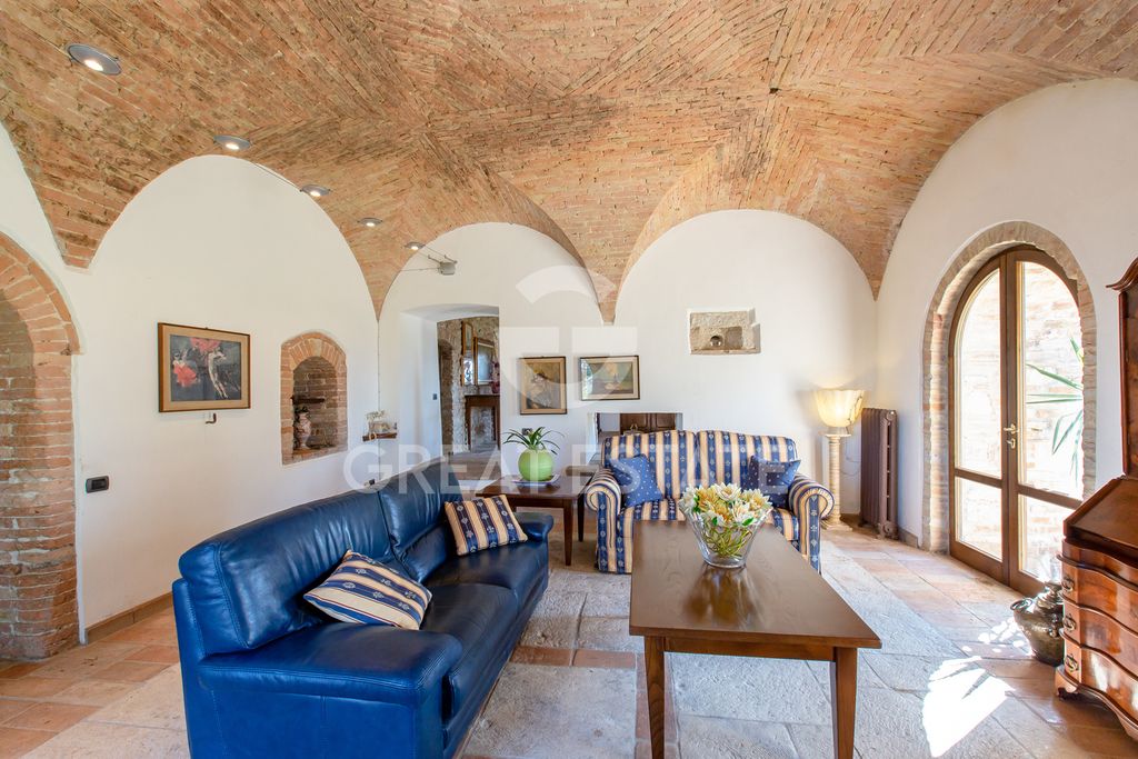 Property photo 2 of 72 Interiors