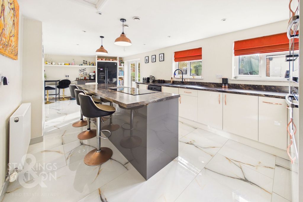 Property photo 2 of 47