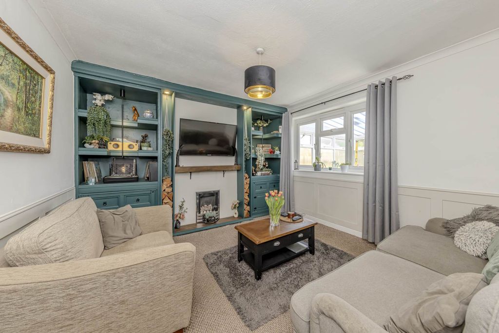 Property photo 2 of 23