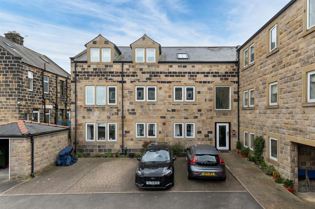 Property photo 1 of 19 Victoria Court