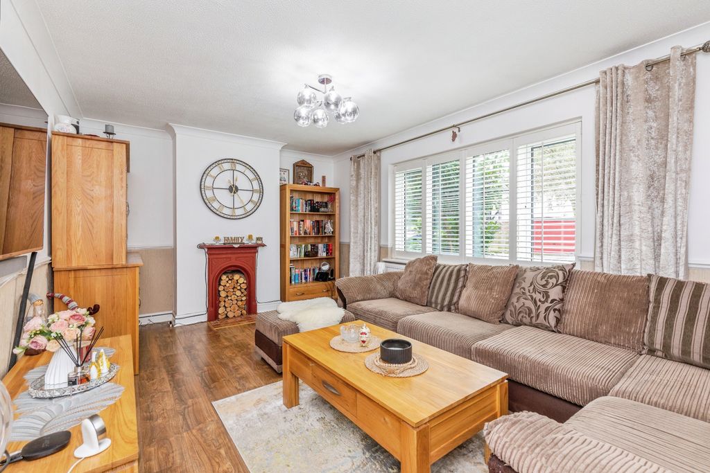 Property photo 2 of 20 Lounge