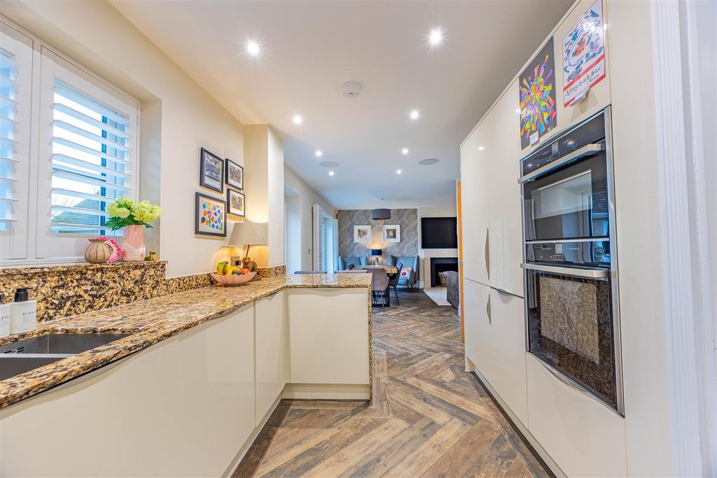 Property photo 2 of 29 Kitchen