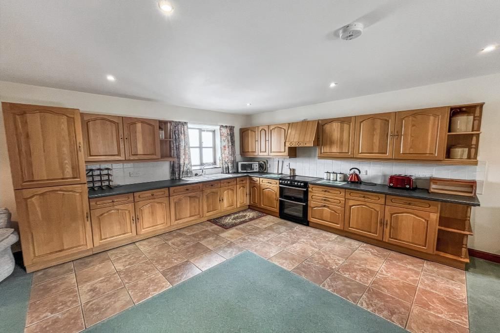 Property photo 2 of 20 Kitchen