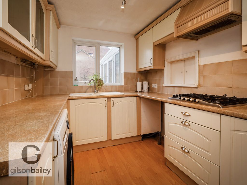 Property photo 3 of 20 10-42Hardwickclose-13