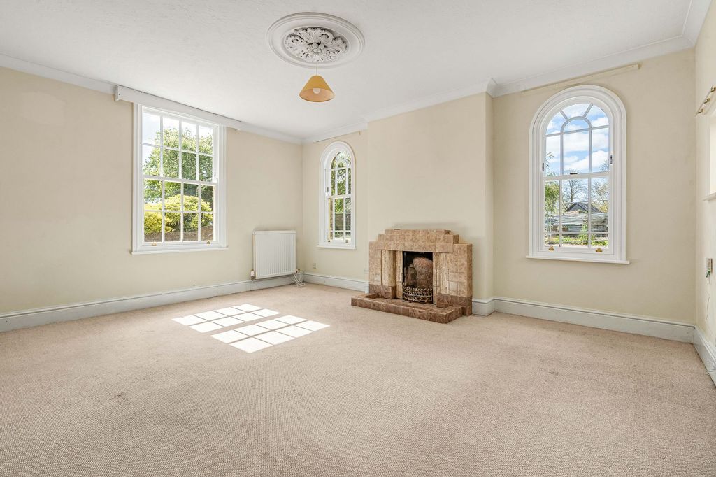 Property photo 3 of 27