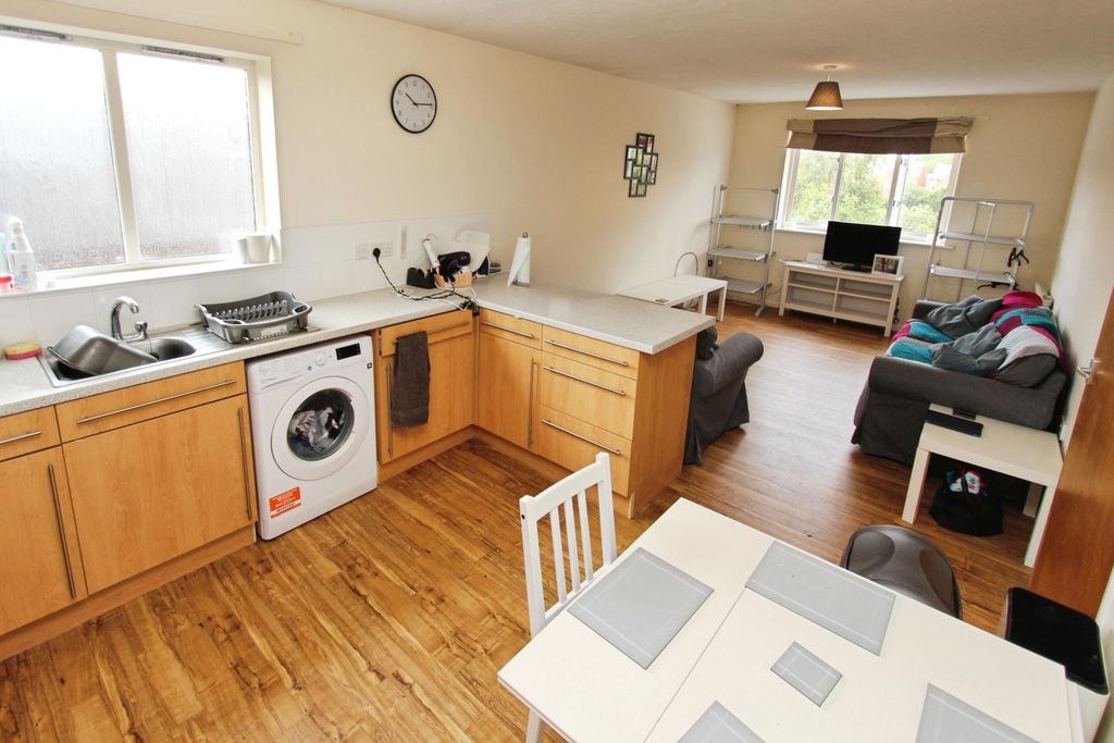 Property photo 2 of 10