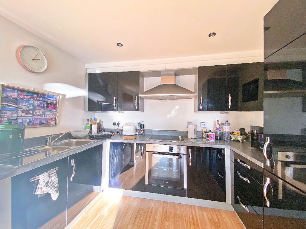 Property photo 2 of 8 Beb4B1E5-899A-41E5-A