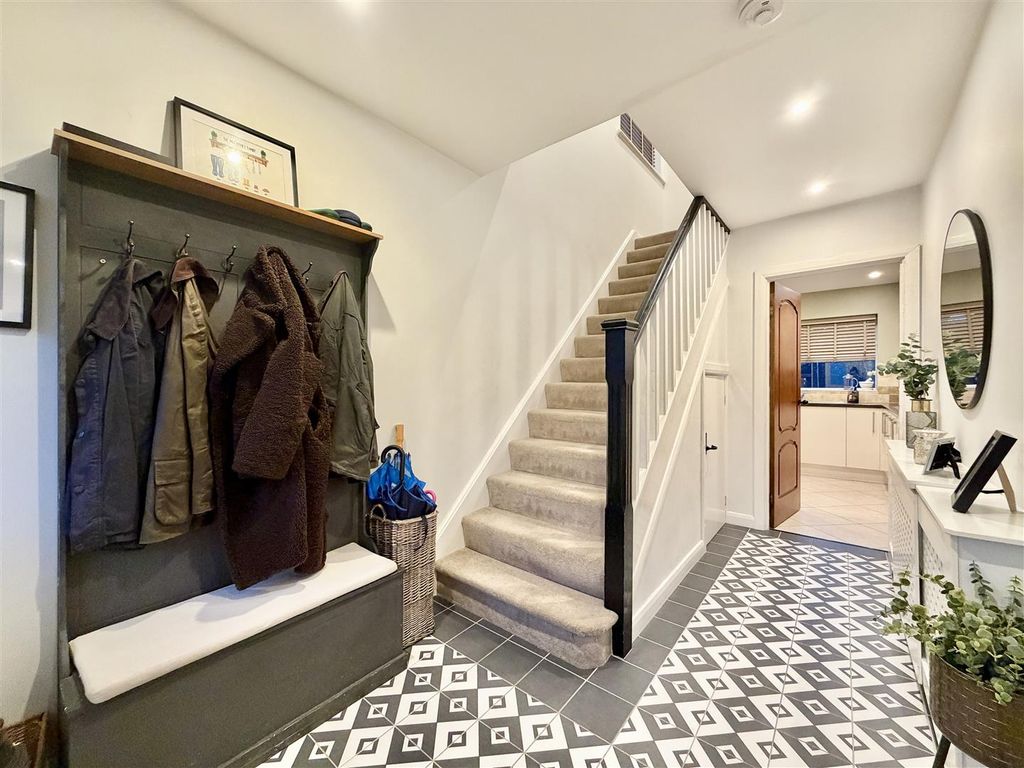 Property photo 2 of 25